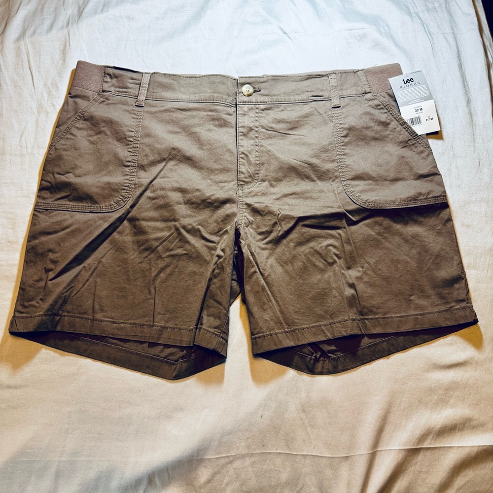 Lee Women's Falcon Khaki Brown Tan Regular Fit Midrise Shorts Size 22 NWT